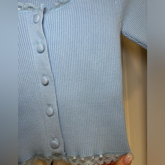 Charlie Holiday Anthropologie - Festival Artsy Sky Blue Lace-Trim Top in Size XS - Picture 9 of 13